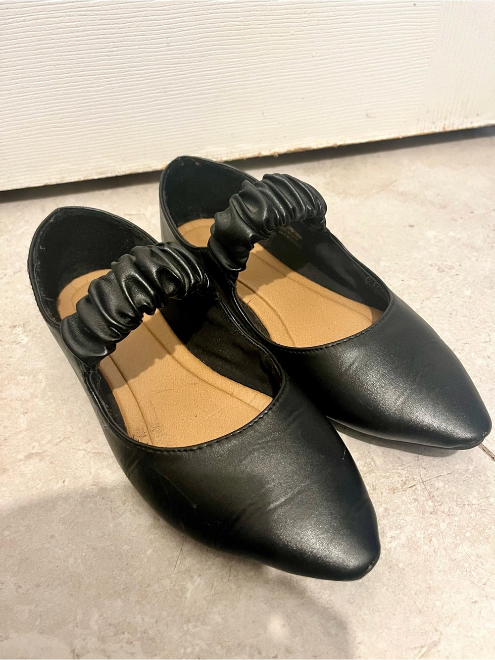 3/30$💥 Ardene Black Pointed Toe Mary Jane Ballet Flats Size 9 Women Ruched Strap - Picture 6 of 9